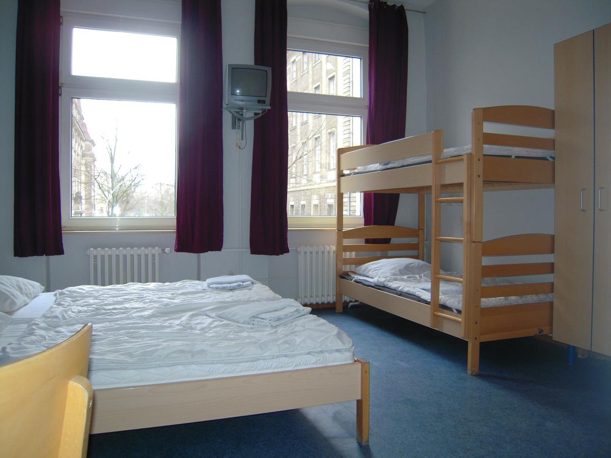 Happy Go Lucky Hotel + Hostel Schoneberg Берлин Екстериор снимка