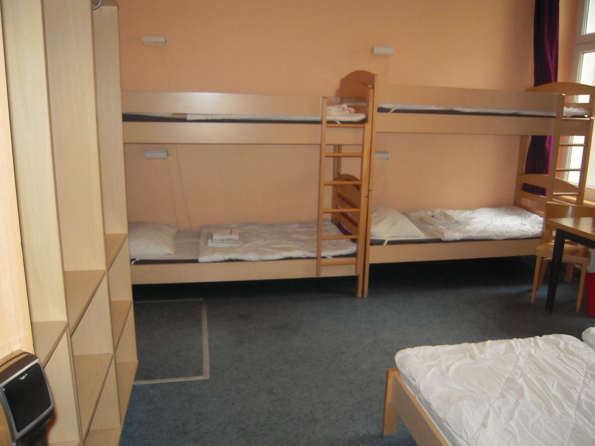 Happy Go Lucky Hotel + Hostel Schoneberg Берлин Екстериор снимка