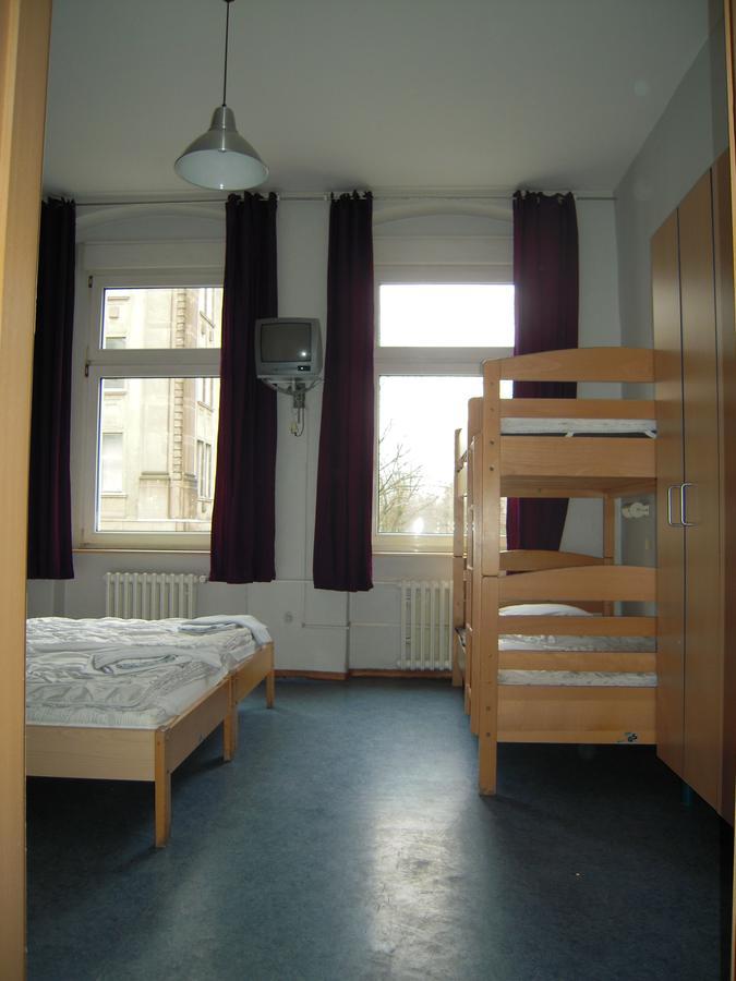 Happy Go Lucky Hotel + Hostel Schoneberg Берлин Екстериор снимка