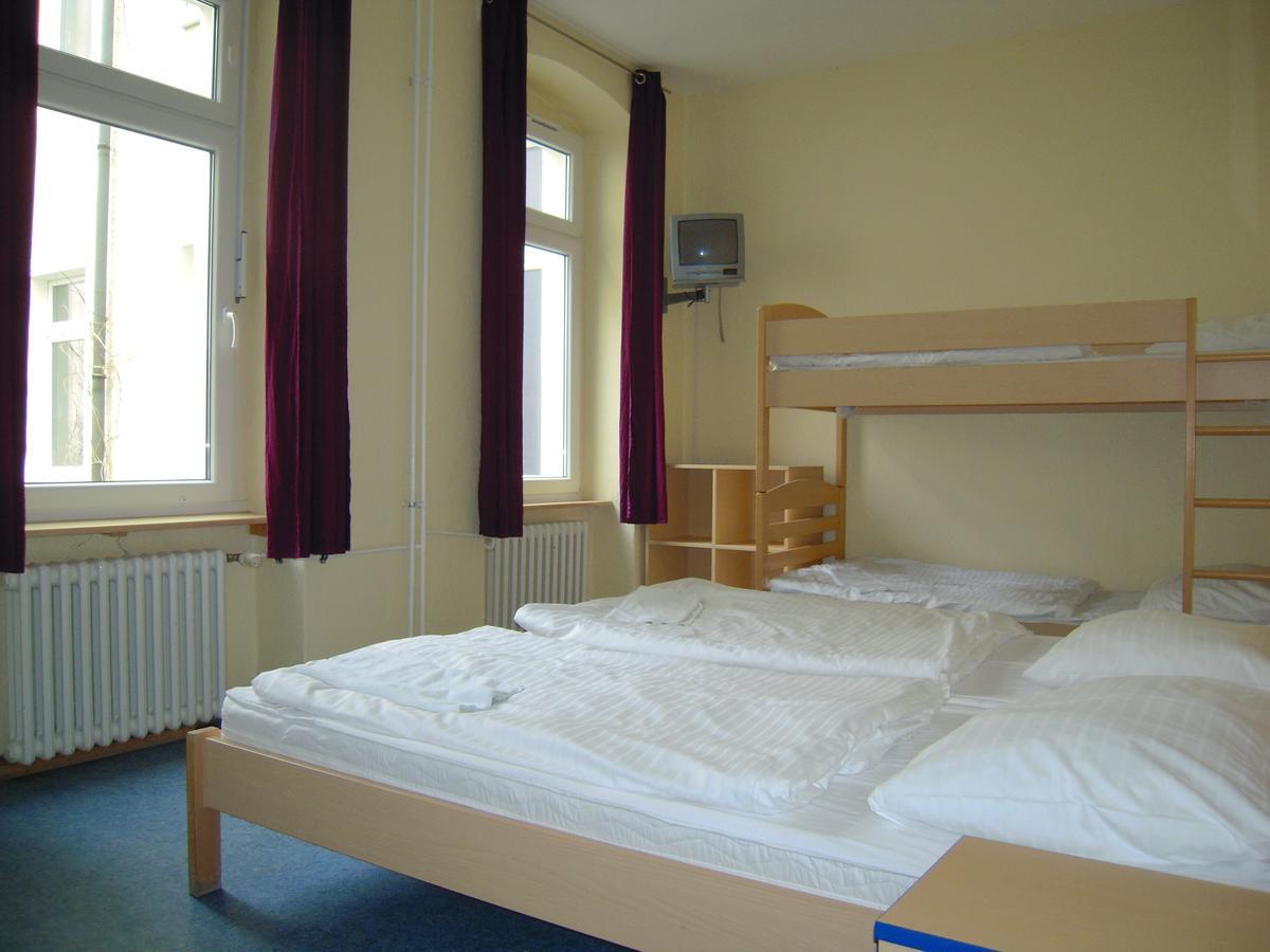 Happy Go Lucky Hotel + Hostel Schoneberg Берлин Екстериор снимка