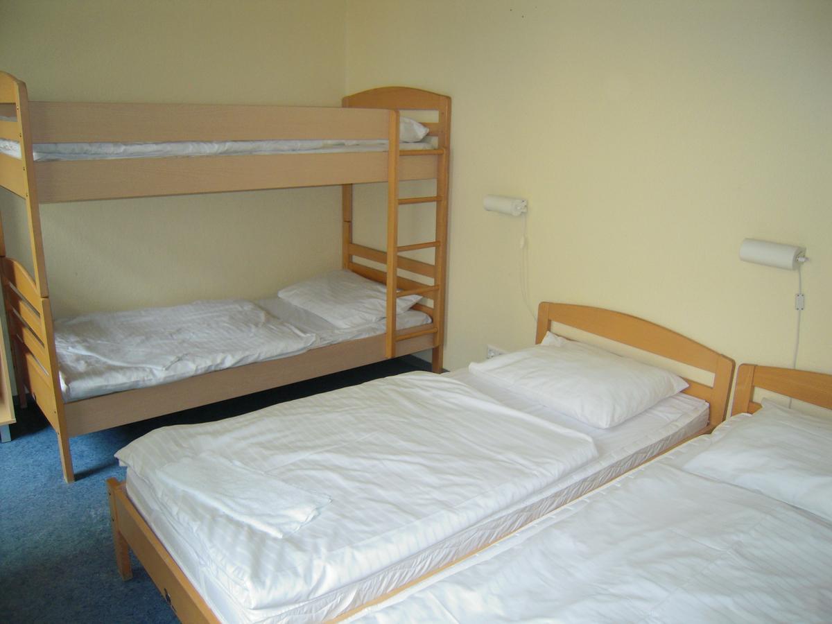 Happy Go Lucky Hotel + Hostel Schoneberg Берлин Екстериор снимка