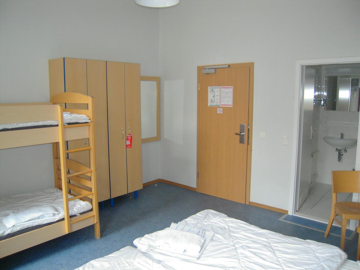 Happy Go Lucky Hotel + Hostel Schoneberg Берлин Екстериор снимка