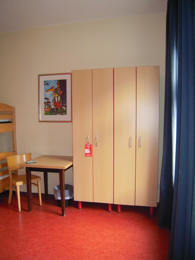 Happy Go Lucky Hotel + Hostel Schoneberg Берлин Екстериор снимка