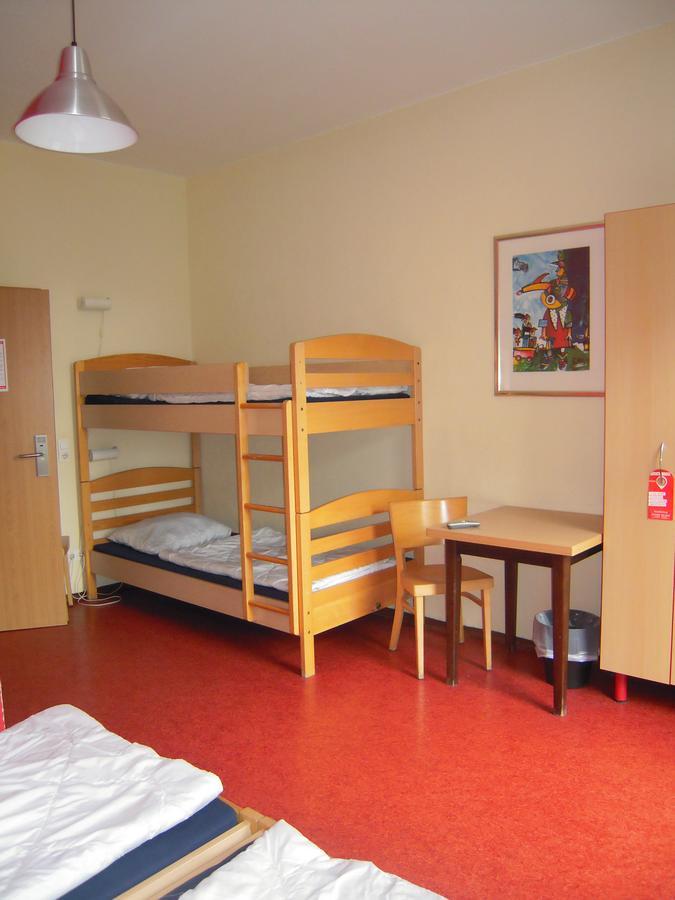 Happy Go Lucky Hotel + Hostel Schoneberg Берлин Екстериор снимка