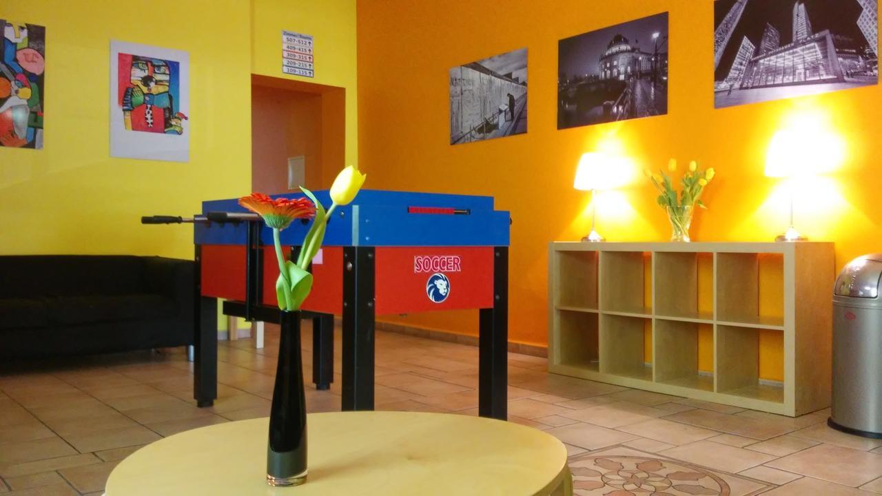 Happy Go Lucky Hotel + Hostel Schoneberg Берлин Екстериор снимка