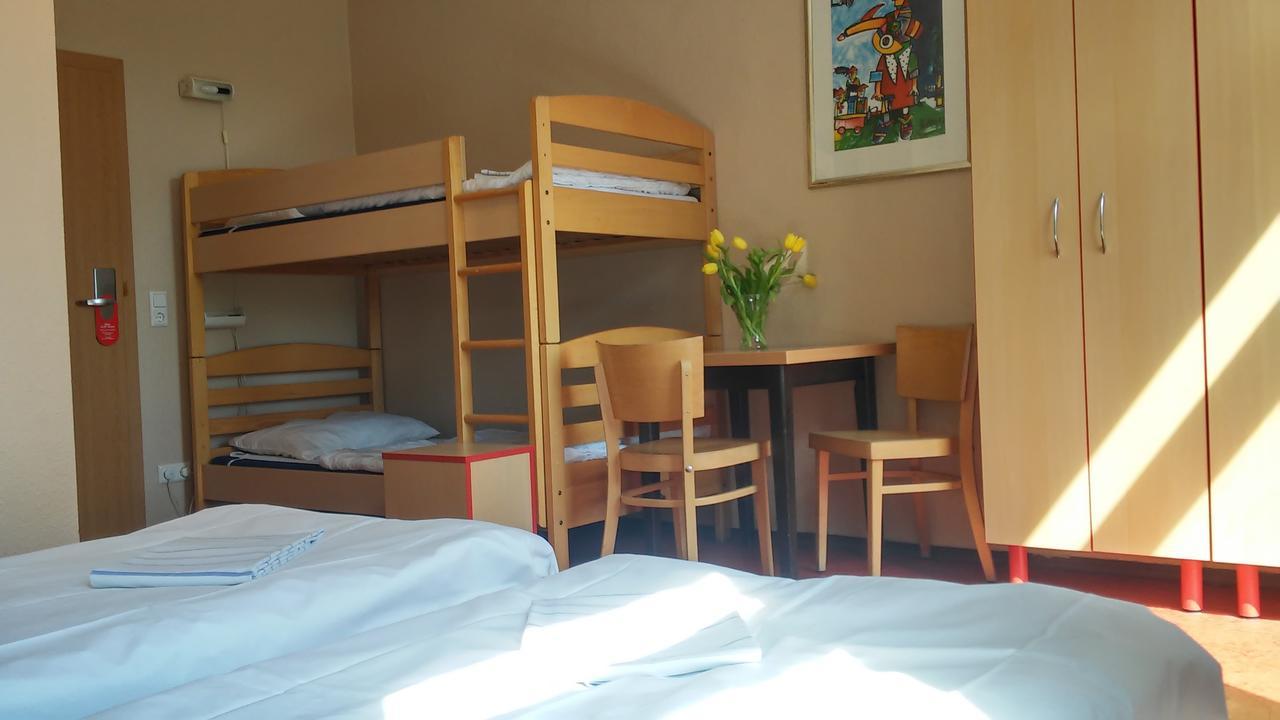 Happy Go Lucky Hotel + Hostel Schoneberg Берлин Екстериор снимка