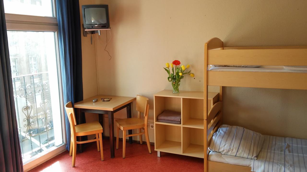 Happy Go Lucky Hotel + Hostel Schoneberg Берлин Екстериор снимка