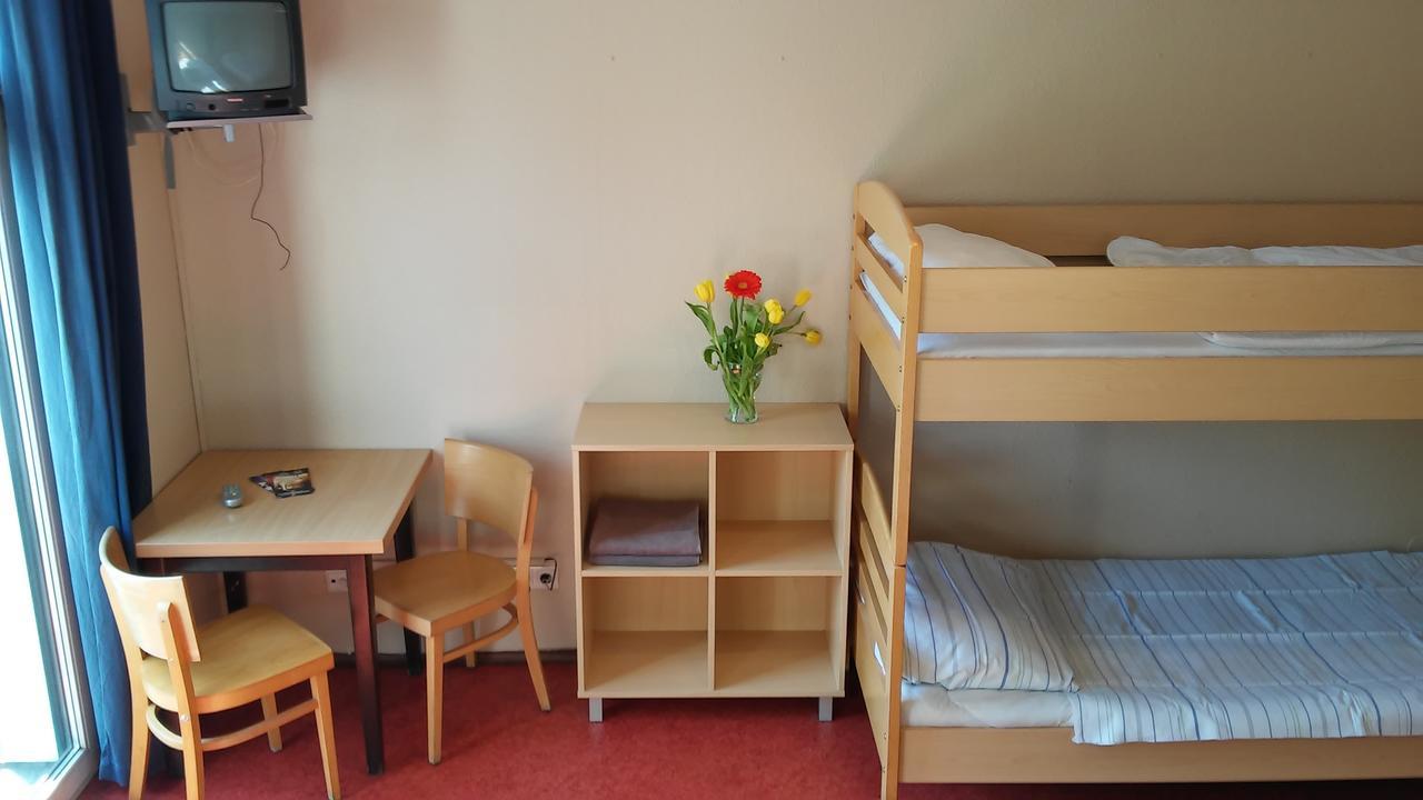 Happy Go Lucky Hotel + Hostel Schoneberg Берлин Екстериор снимка